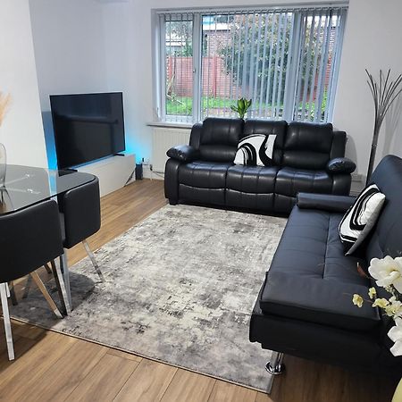 Spacious & Cosy Holiday Home In 맨체스터 외부 사진